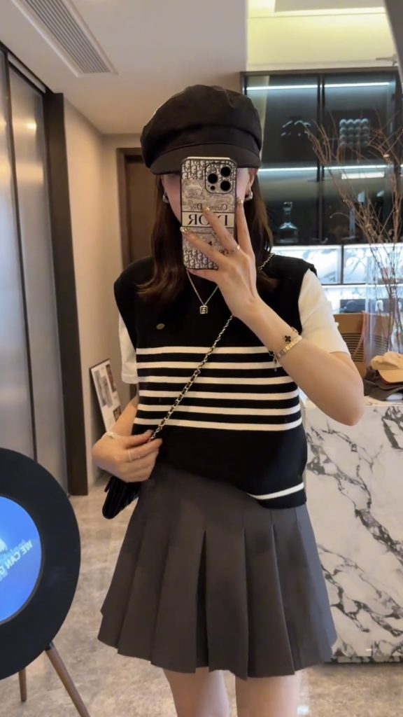 Autumn New Fashion Set Faux Two-Piece Top and Pleated Skirt Preppy Style